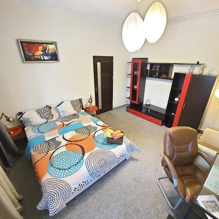 Global Downtown Apartments - Universitate - Calea Victoriei Bucarest Esterno foto