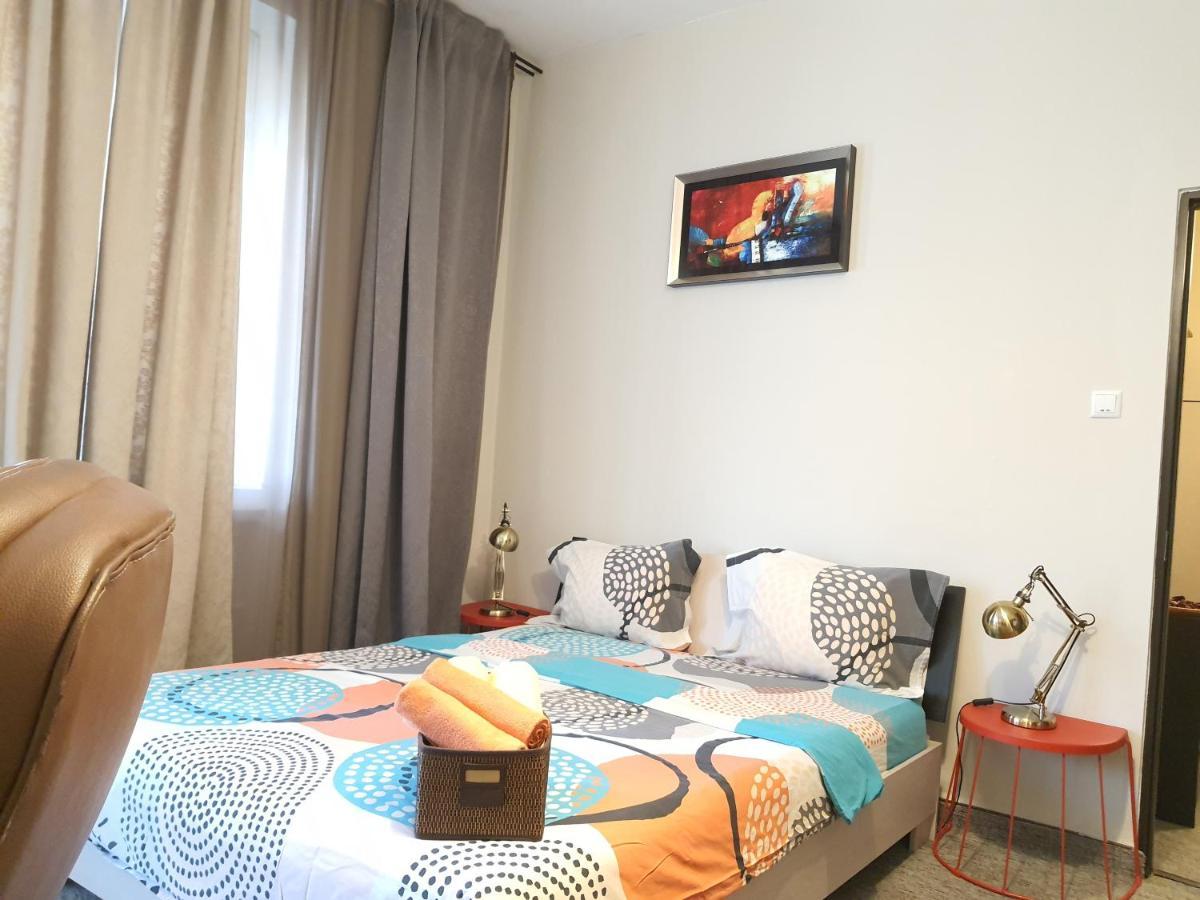 Global Downtown Apartments - Universitate - Calea Victoriei Bucarest Esterno foto