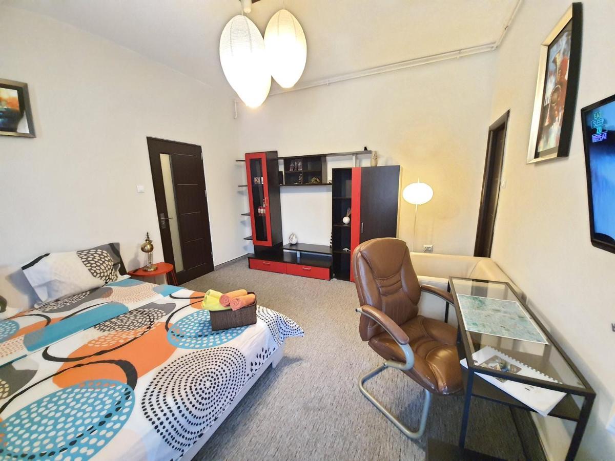 Global Downtown Apartments - Universitate - Calea Victoriei Bucarest Esterno foto