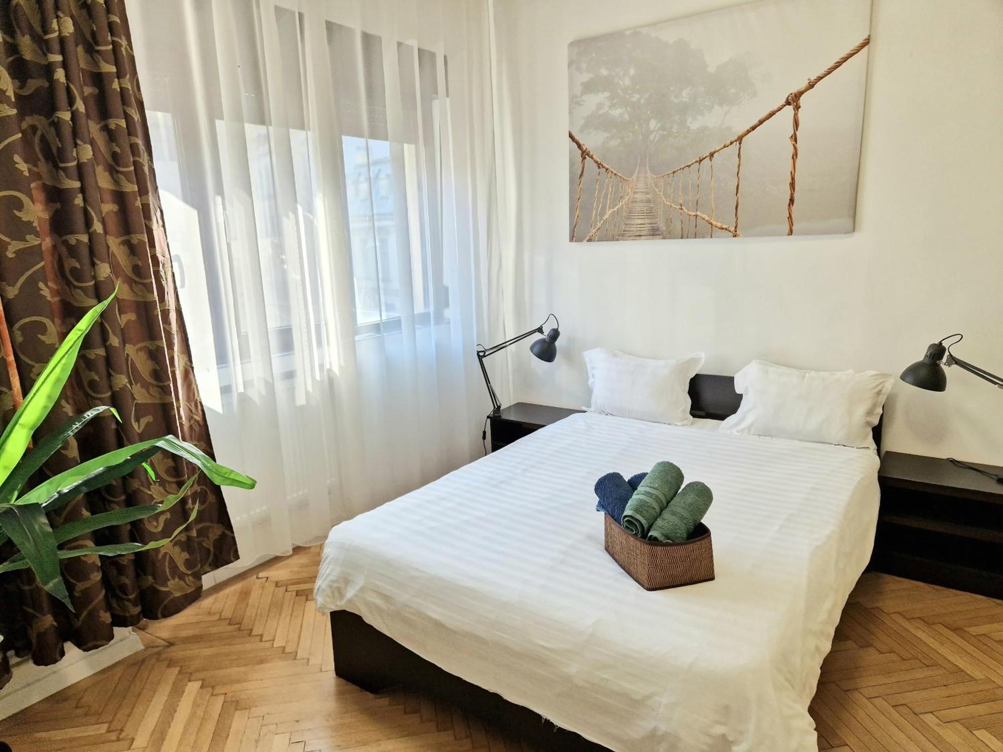 Global Downtown Apartments - Universitate - Calea Victoriei Bucarest Esterno foto