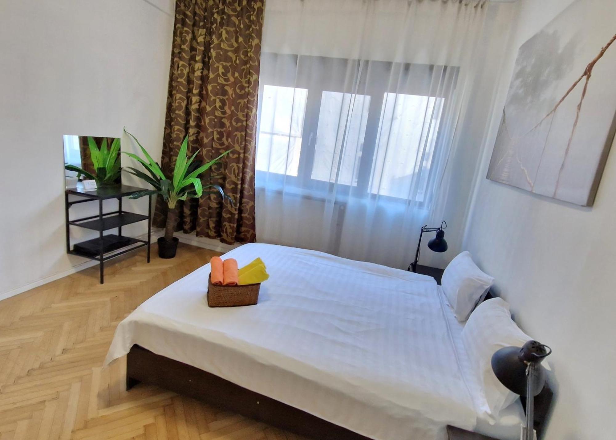 Global Downtown Apartments - Universitate - Calea Victoriei Bucarest Esterno foto